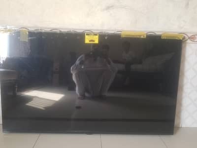 56 inch Lcd display broken baki saab kuch ok he saaf