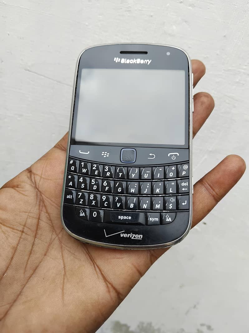 BlackBerry bold 9900 1
