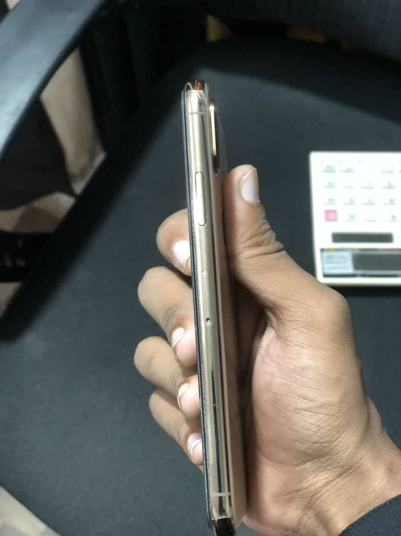 iPhone XS 4