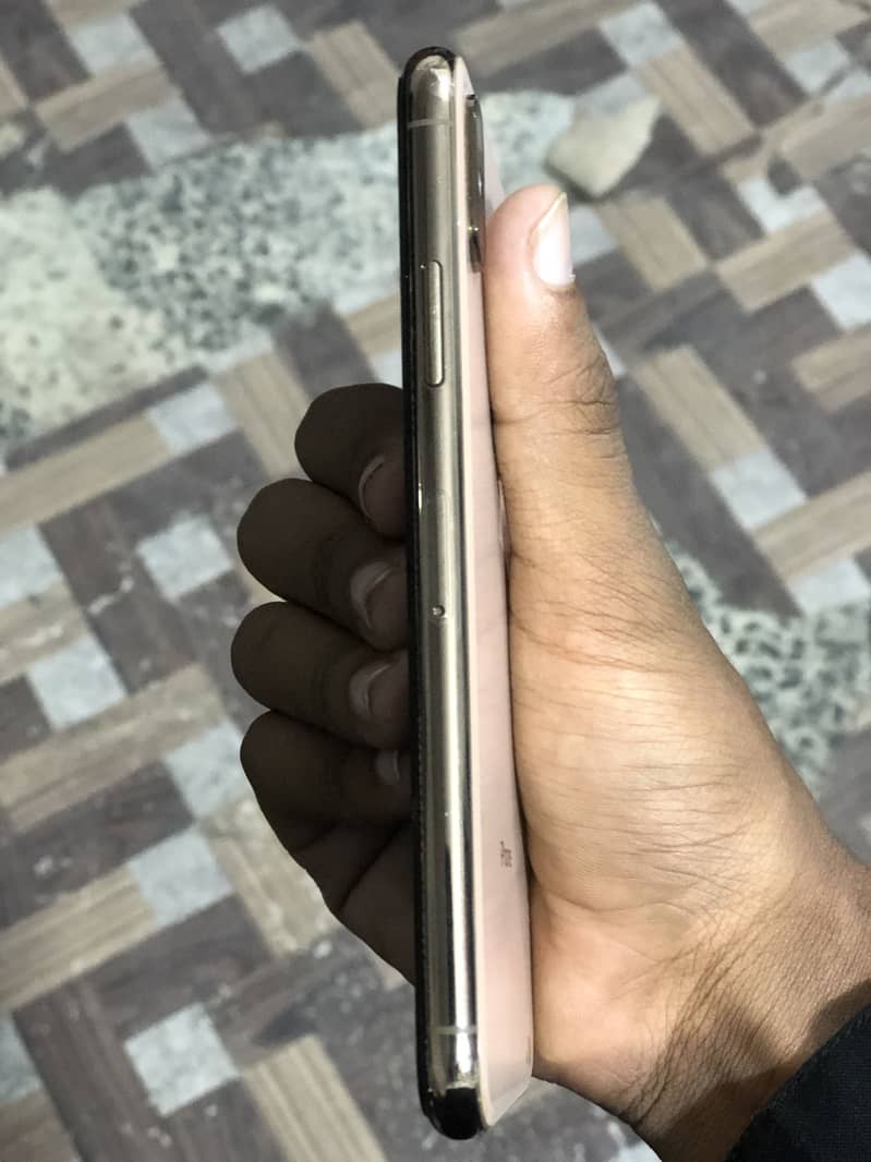 iPhone XS 5