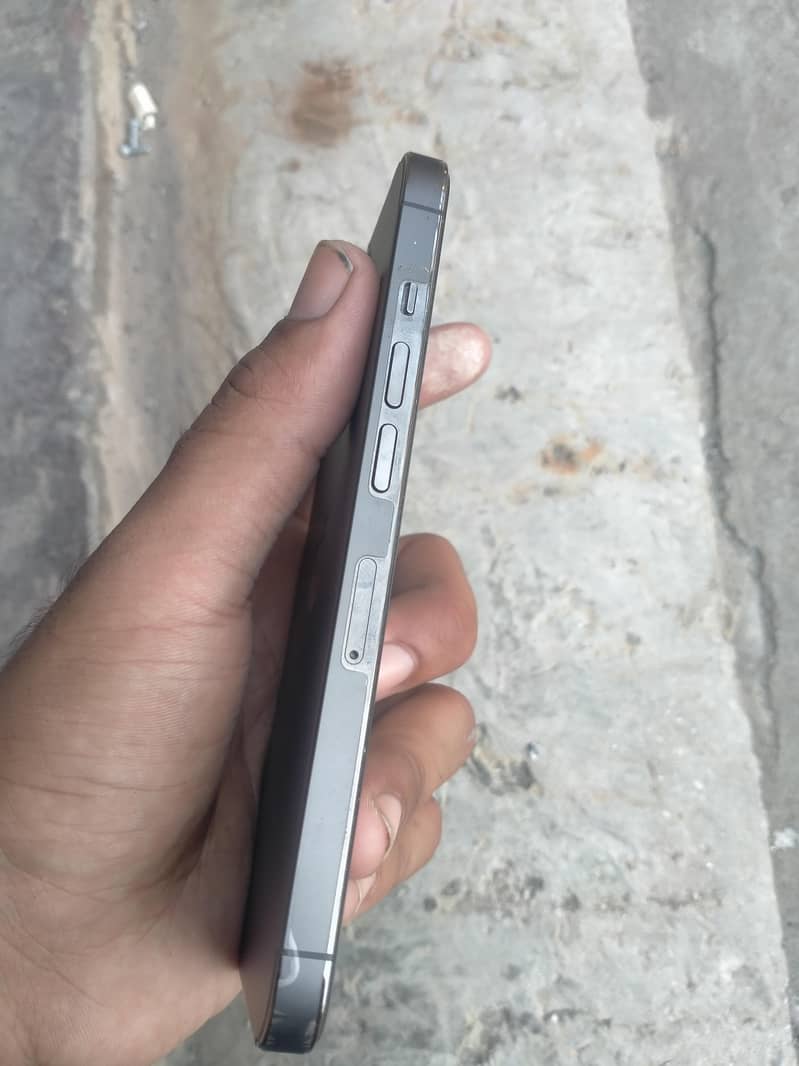 Apple iPhone 13 Pro 2
