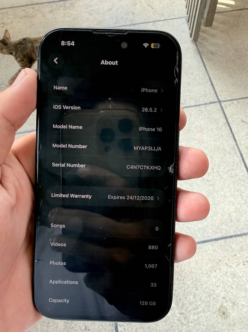 Apple iPhone 16 JV 1