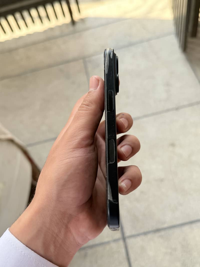 Apple iPhone 16 JV 3
