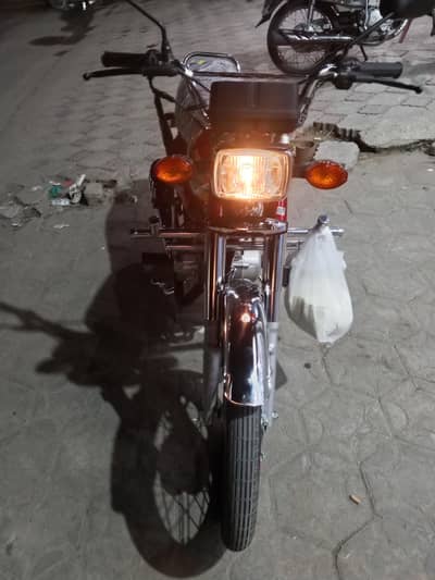 Honda 125 red