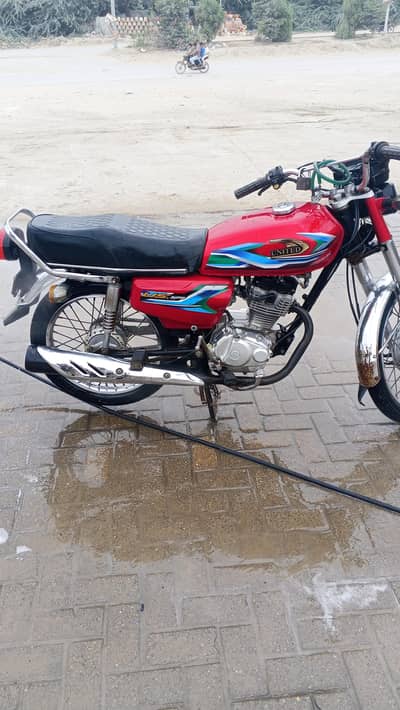 united 125