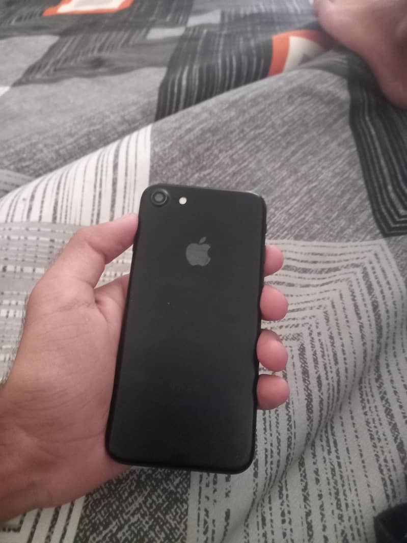 Apple iPhone 7 1