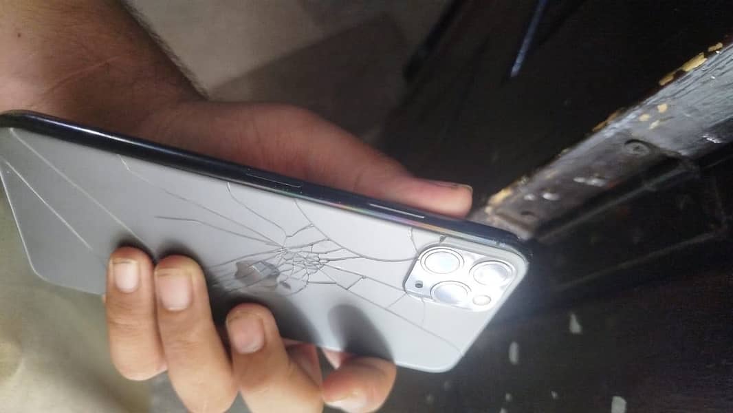 Apple iPhone 11 Pro Max 1