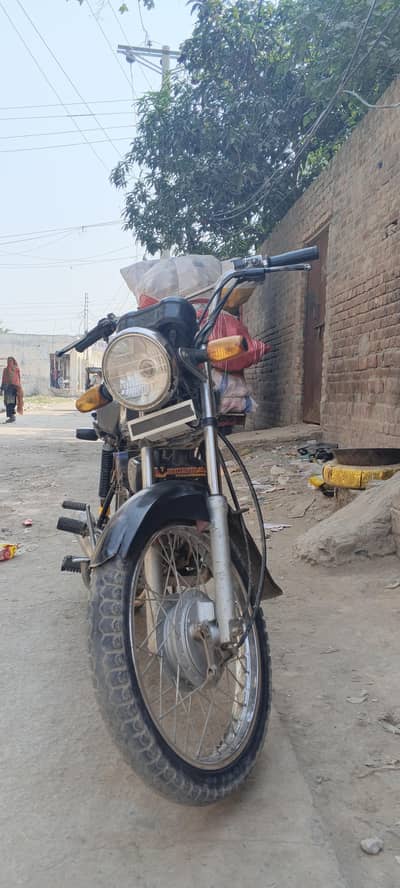 bike okay hai bike ke original Tanki tape Nahin hai bus Baki time 10/