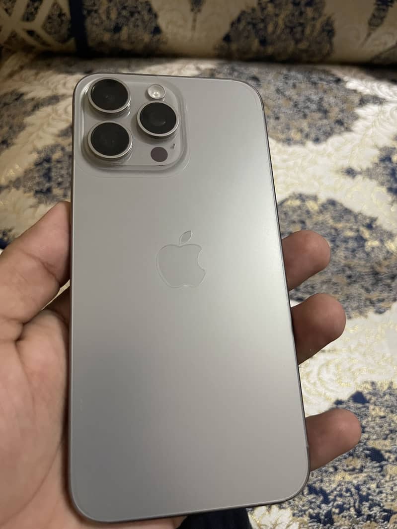 Apple iPhone 15 Pro Max 3