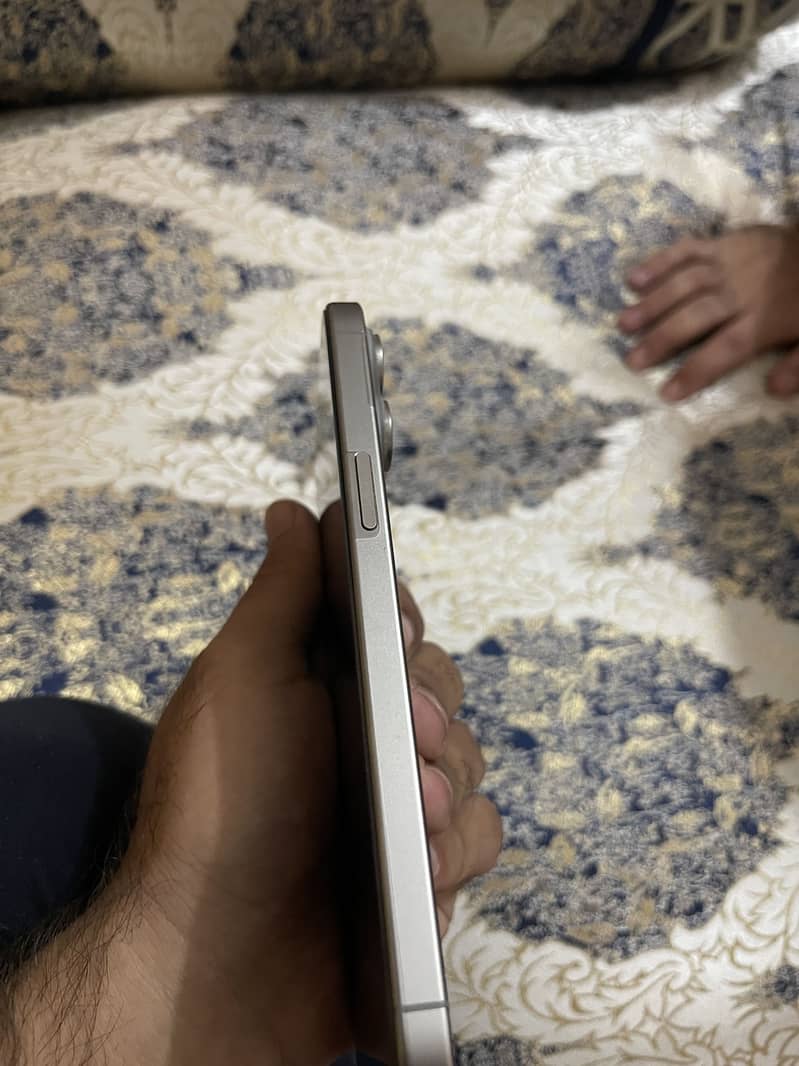 Apple iPhone 15 Pro Max 5