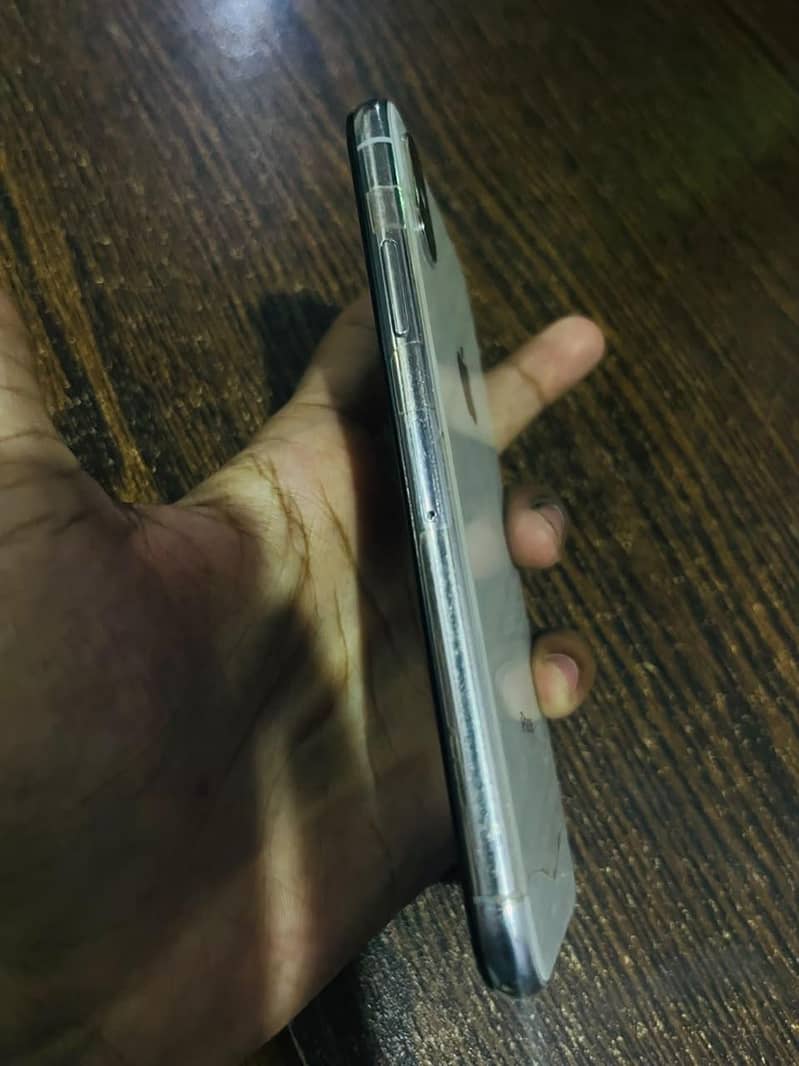 Apple iPhone XS 4