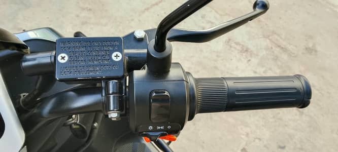 okal onyx model rangr 100 km toop sapeed 60 battery garafen