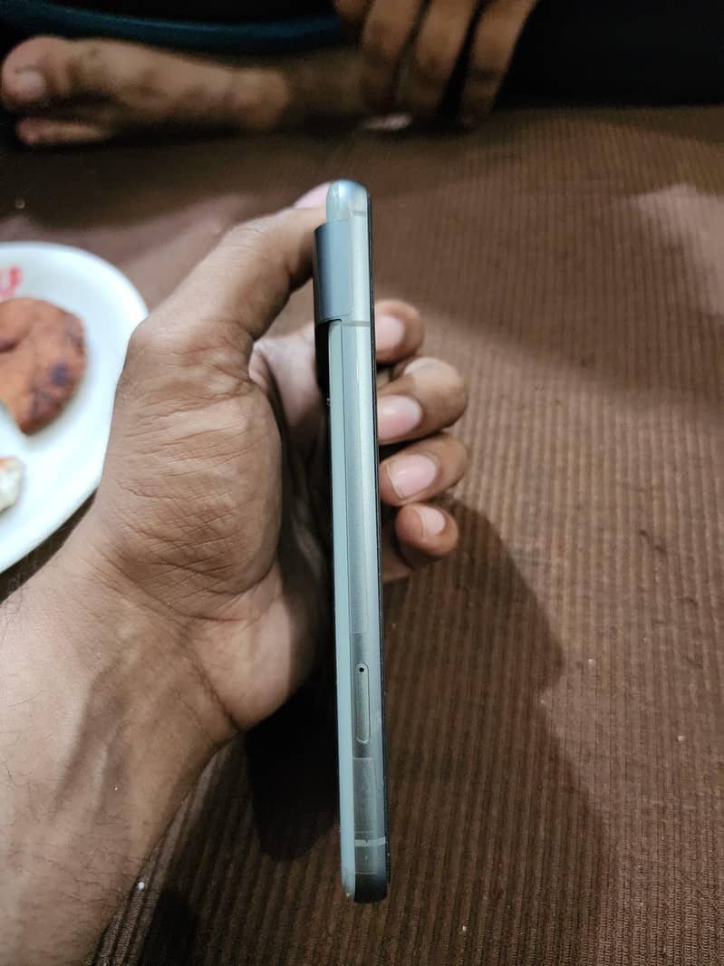 Google Pixel 8 4