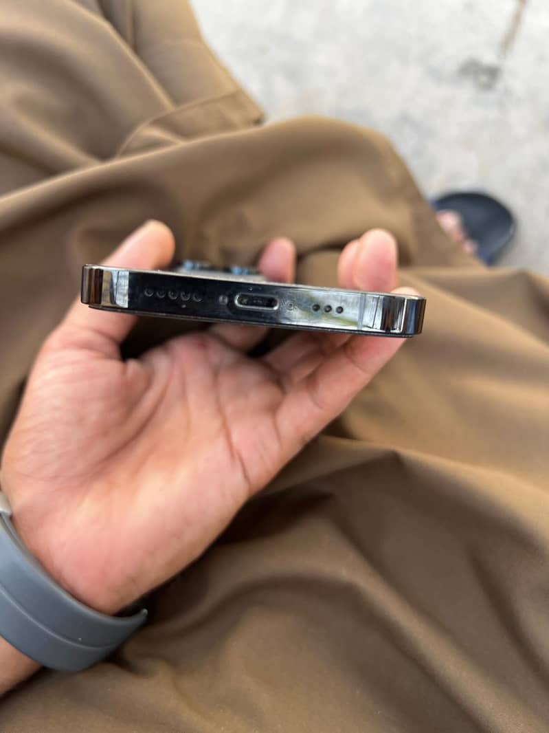 Apple iPhone 14 Pro 1