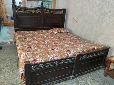 Classic Wooden Double Bed (King Size) for Sale in best condition