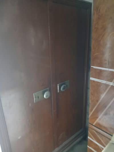 Iron Almari Very Heavy at Throw Away Price-03334239020