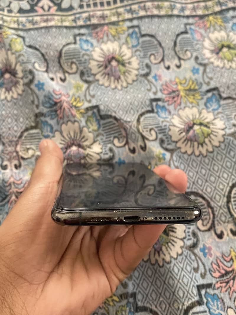 Apple iPhone 11 Pro Max 1