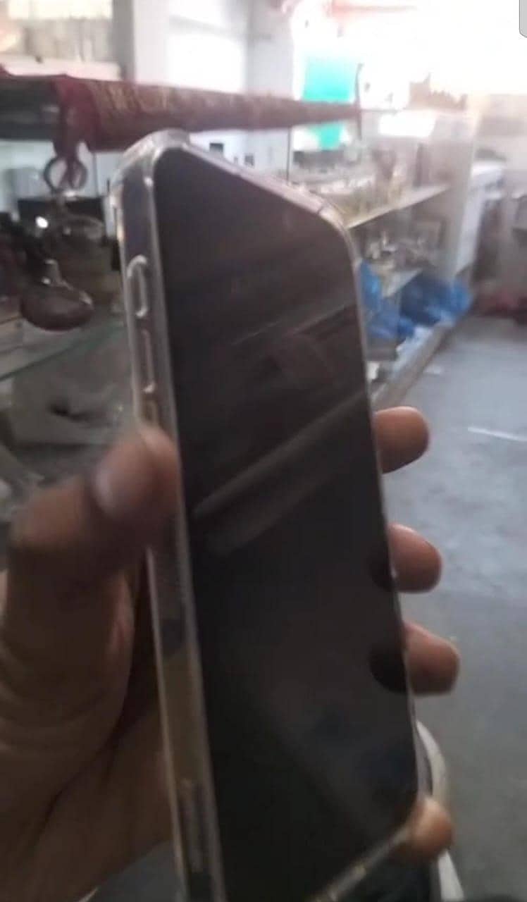 Apple iPhone 16 Pro Max 1