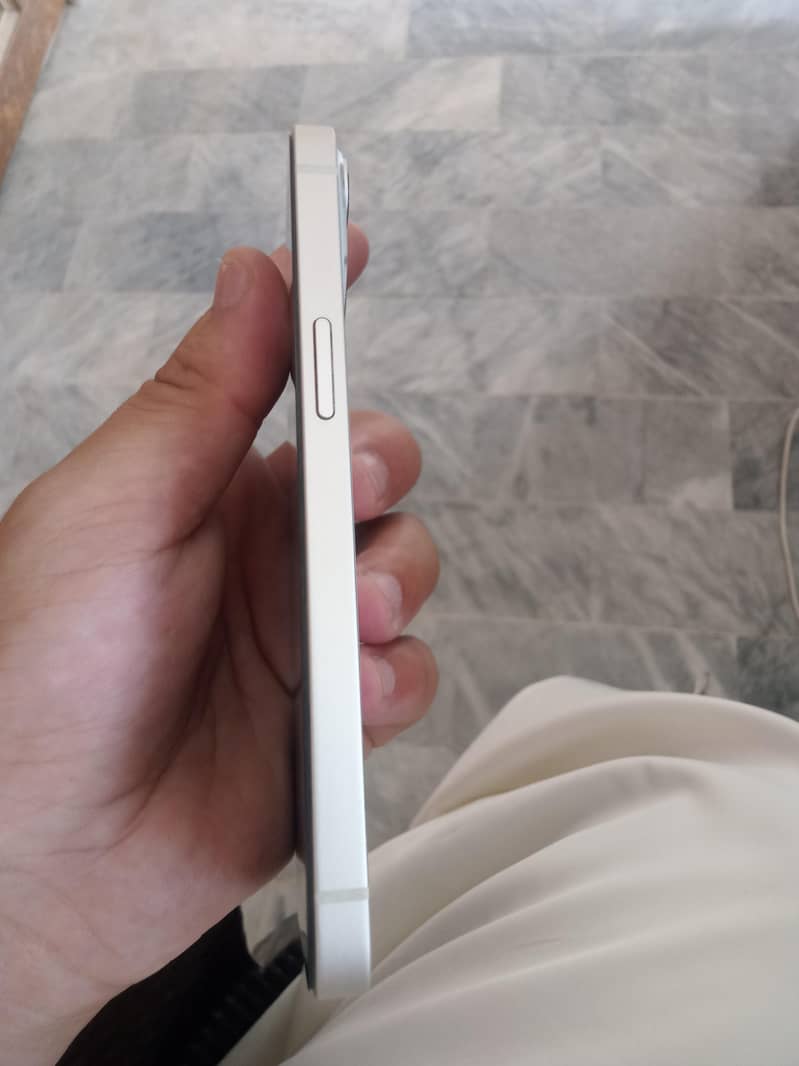 Apple iPhone 13 4