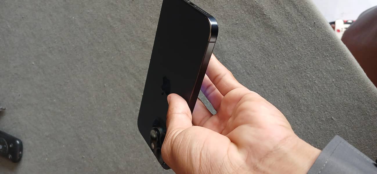 Apple iPhone 15 Pro Max 1