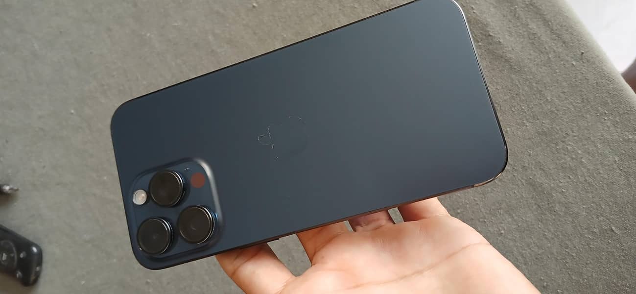 Apple iPhone 15 Pro Max 2