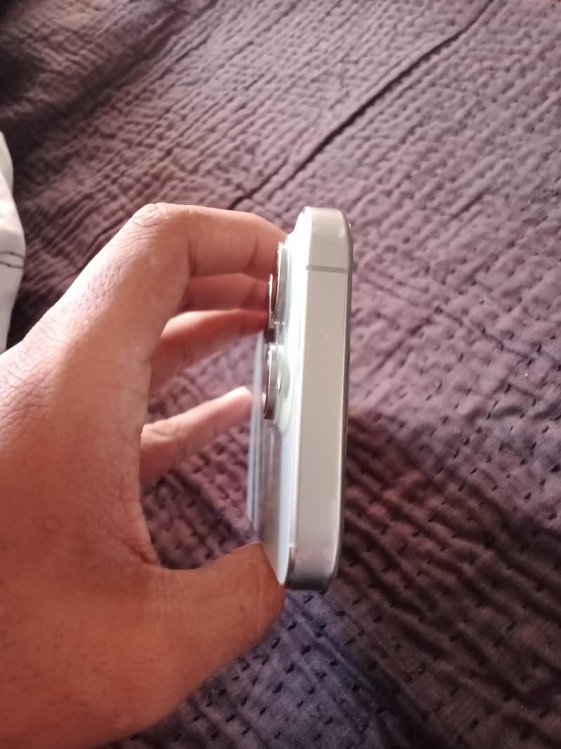 Apple iPhone 15 Pro 1