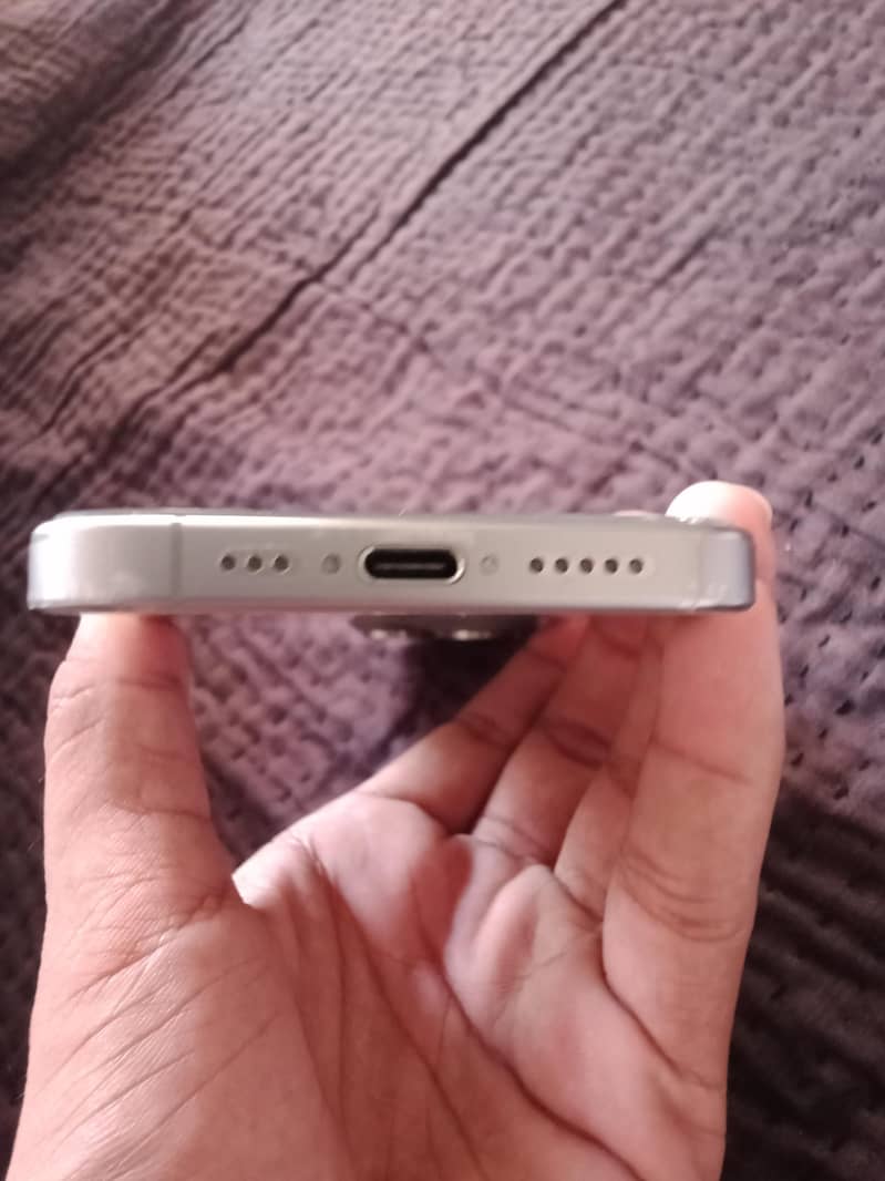 Apple iPhone 15 Pro 2
