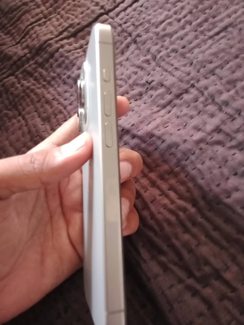 Apple iPhone 15 Pro 3
