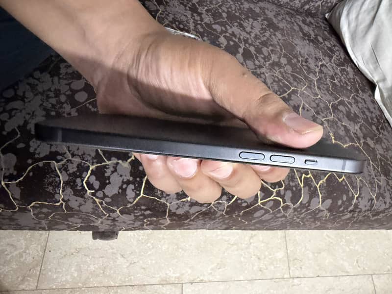 Apple iPhone 15 plus 4