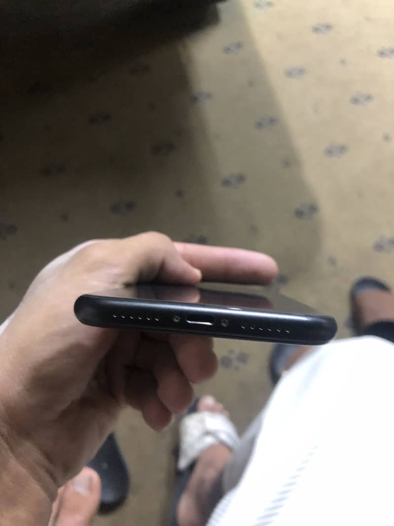 Apple iPhone XR 4