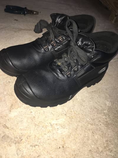 Safety shoes