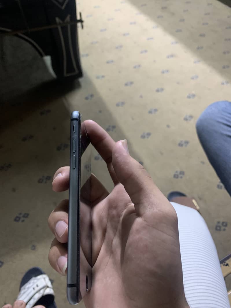 Apple iPhone 8 1