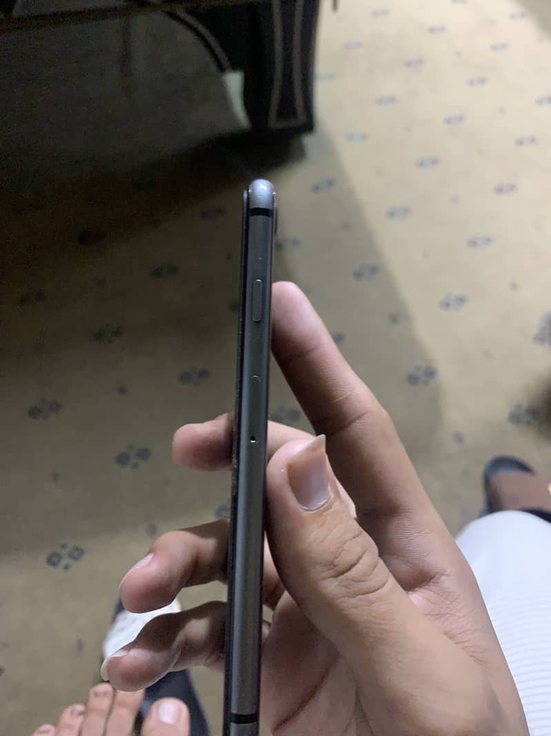 Apple iPhone 8 4