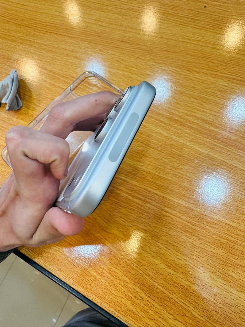 Apple iPhone 17 Pro Max 6