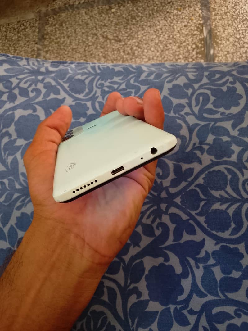 Itel Vision 3 2