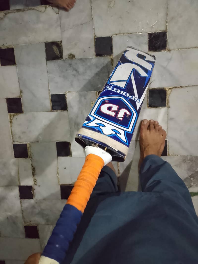 J. D bat 0
