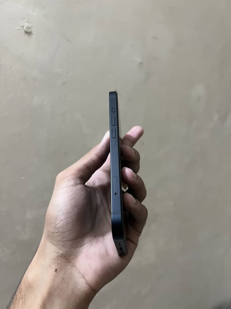 Apple iPhone 13 7