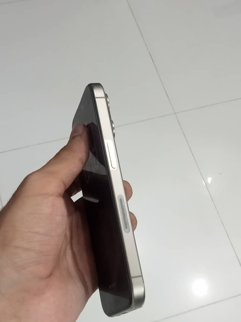 Apple iPhone 15 Pro 2