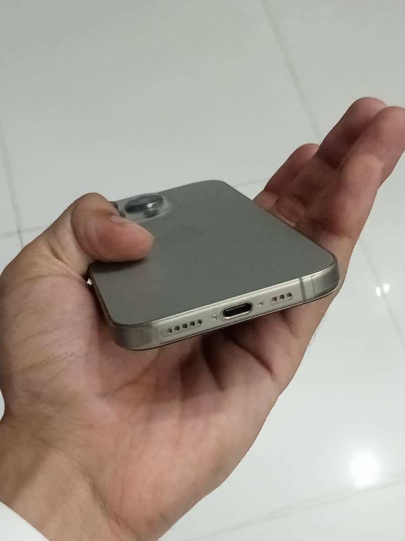 Apple iPhone 15 Pro 4