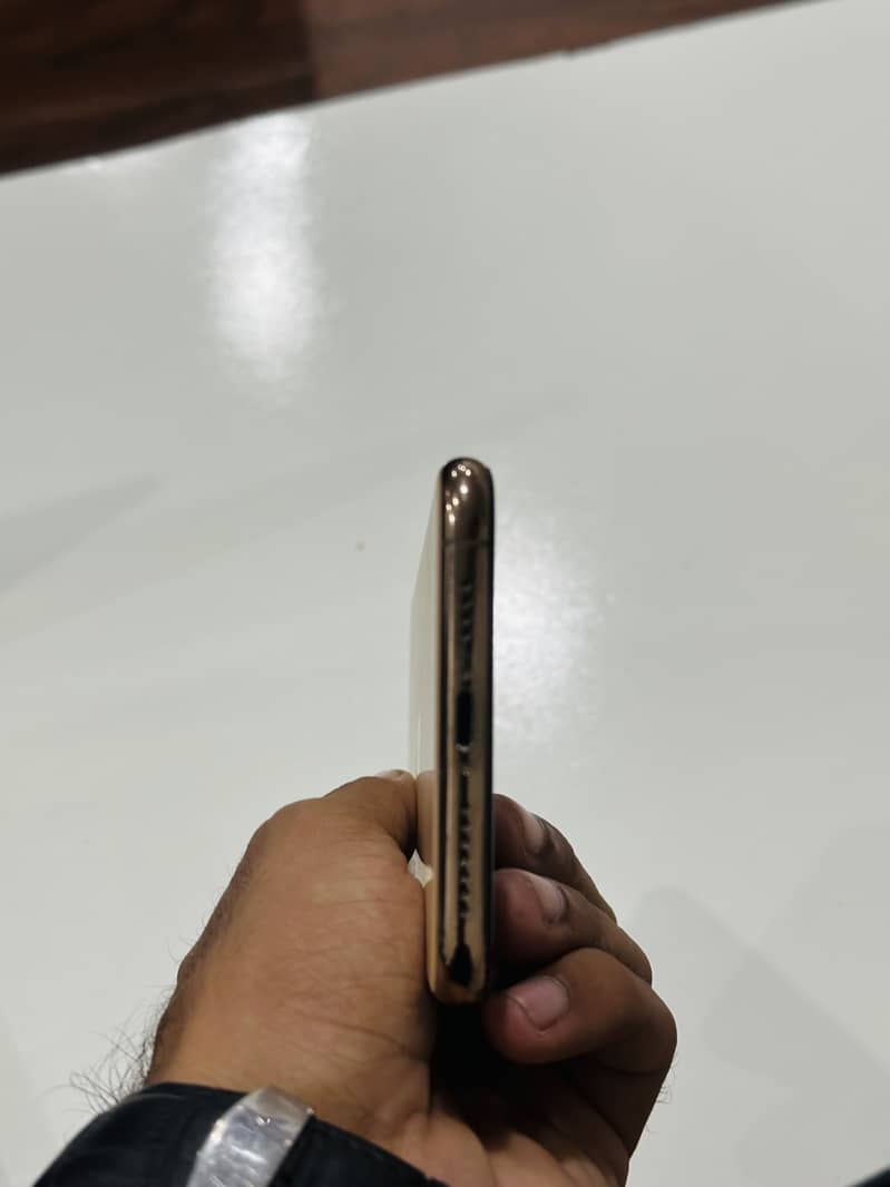 Apple iPhone 11 Pro Max 6