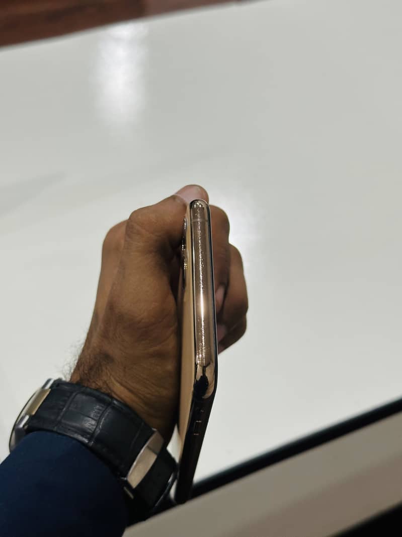 Apple iPhone 11 Pro Max 7