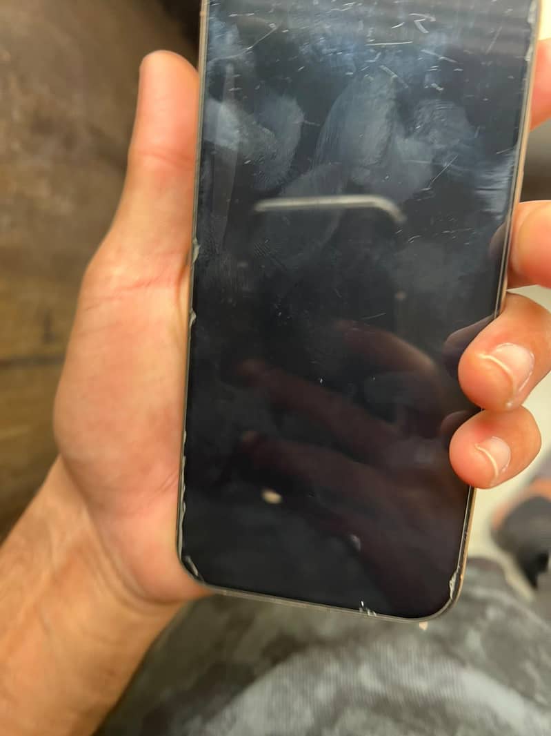 Apple iPhone 16 Pro Max 1