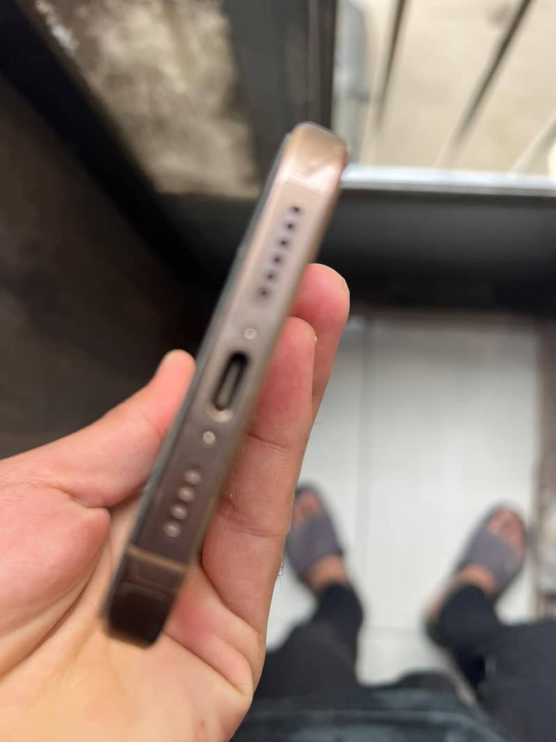 Apple iPhone 16 Pro Max 3