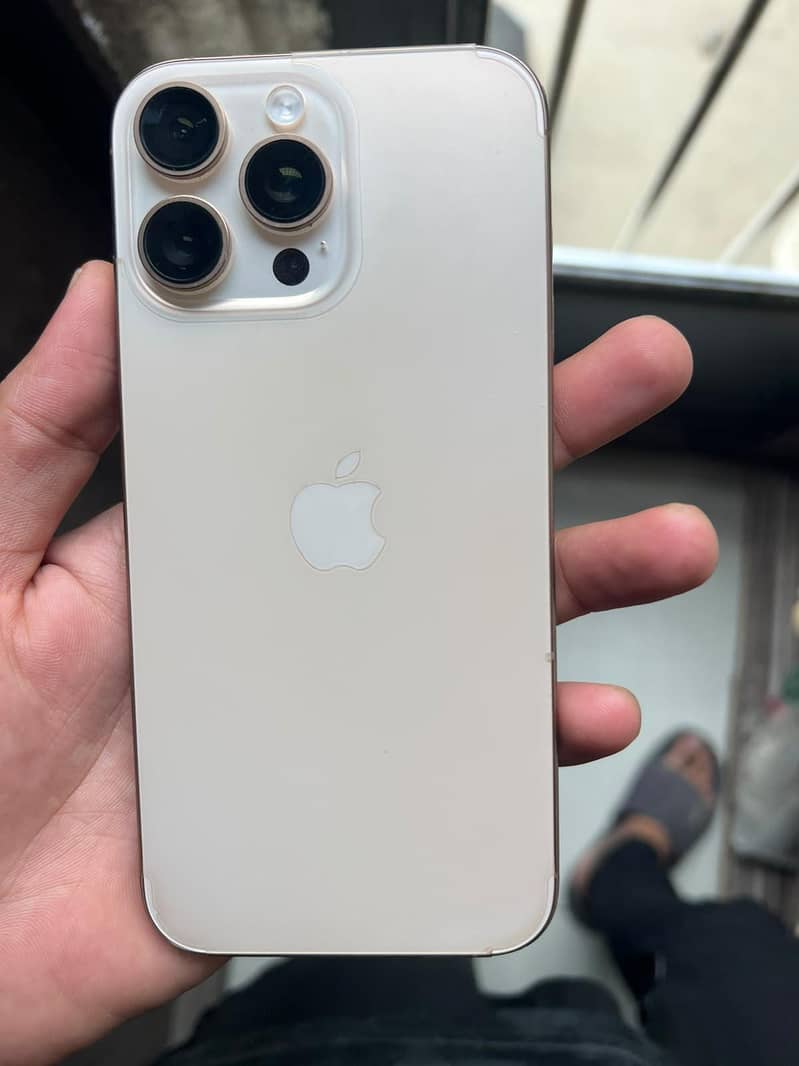Apple iPhone 16 Pro Max 4
