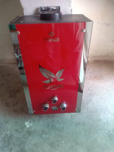 new instan geyser 8 ltr urgent for sell nasgass 10/10 wah model town