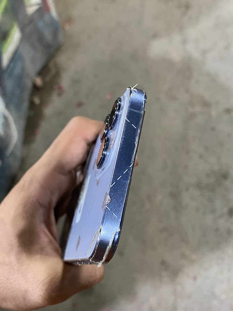 Apple iPhone 13 Pro Max 4