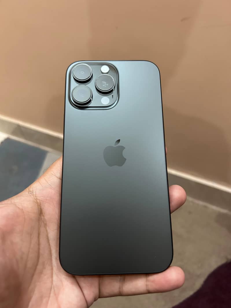 Apple iPhone 16 Pro Max 0