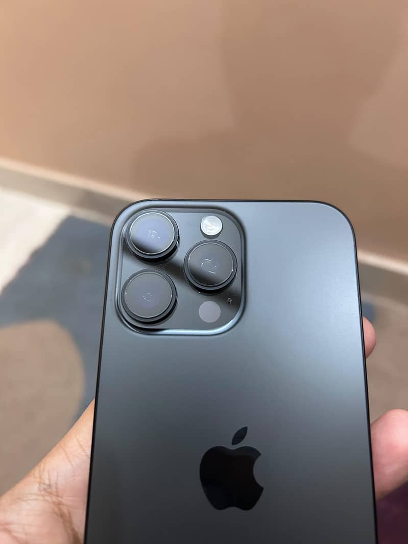 Apple iPhone 16 Pro Max 1