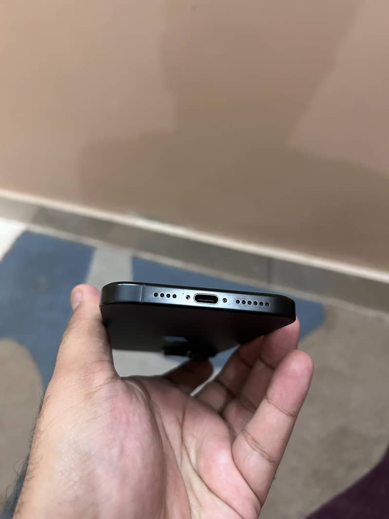Apple iPhone 16 Pro Max 2