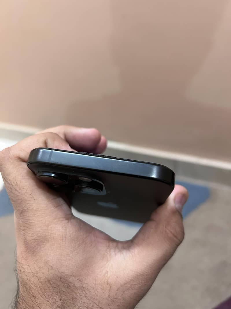 Apple iPhone 16 Pro Max 3